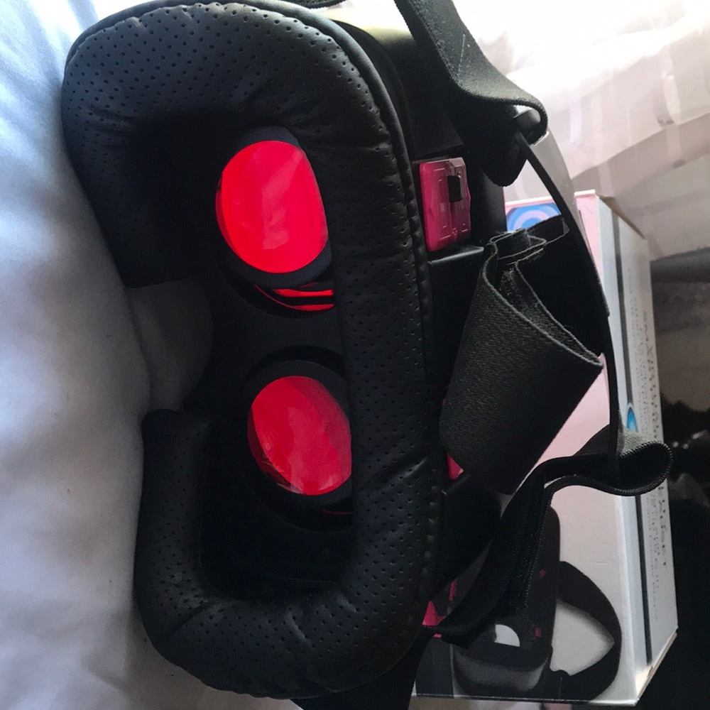 Virtual Reality Smartphone Headset - Picture 3 of 3